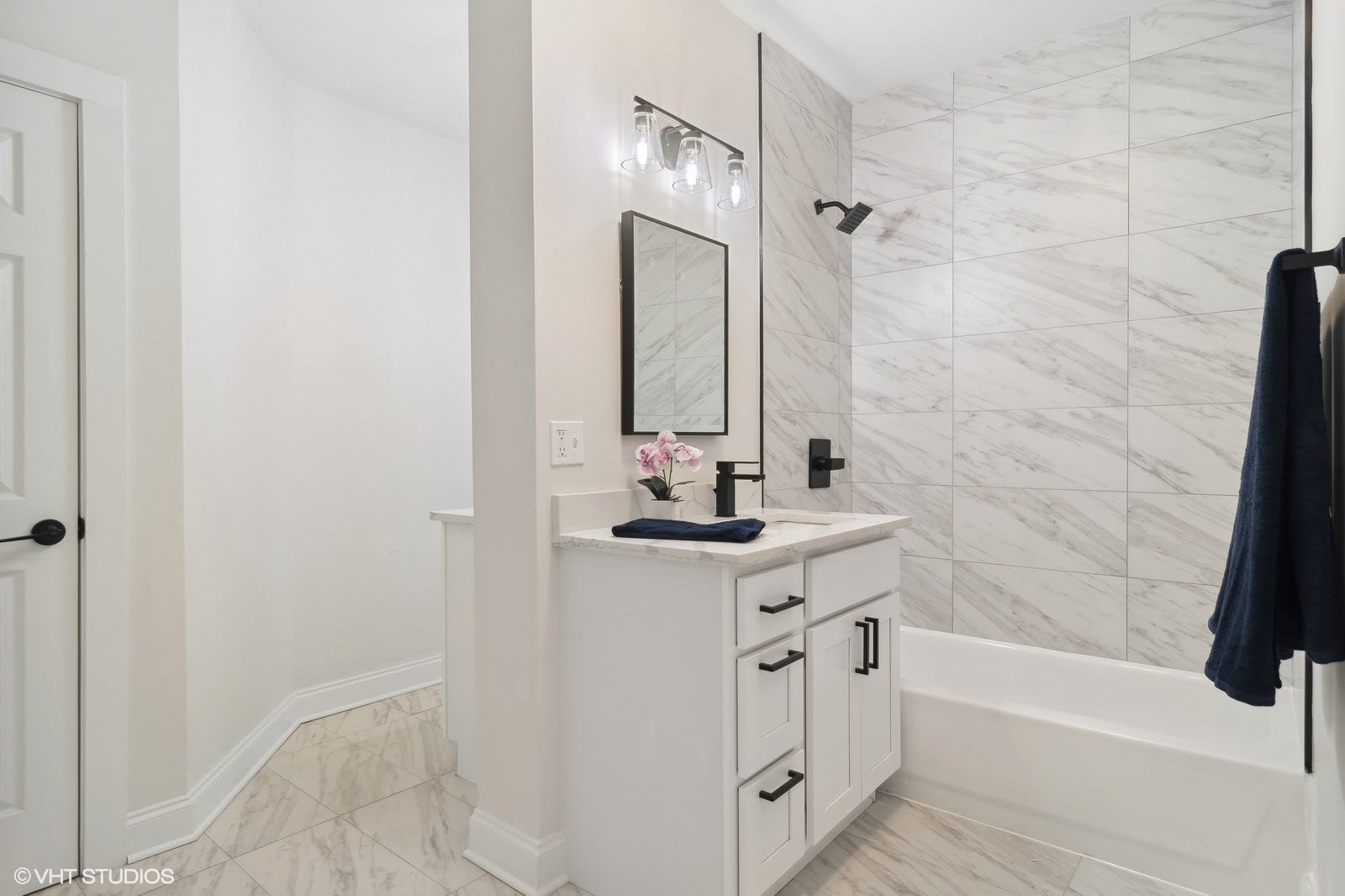 Private Address Unit 1E, Chicago, IL 60625