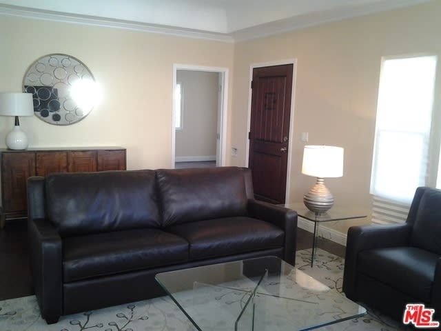 4812 Angeles Vista Blvd