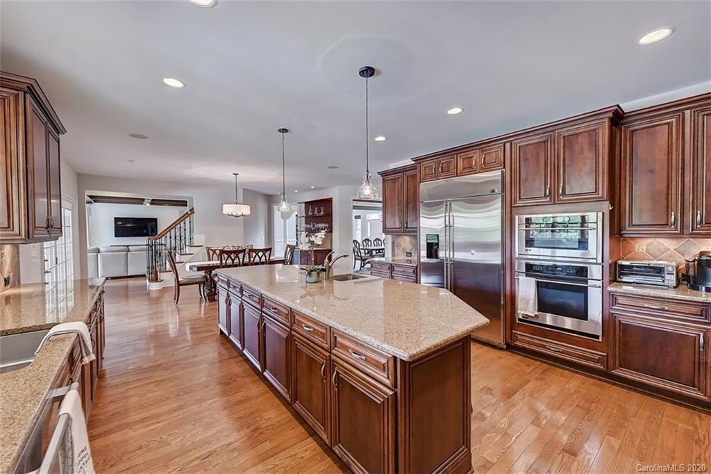 816 Wandering Way Dr
