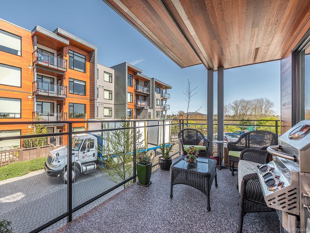 203-3811 Rowland Ave, Saanich