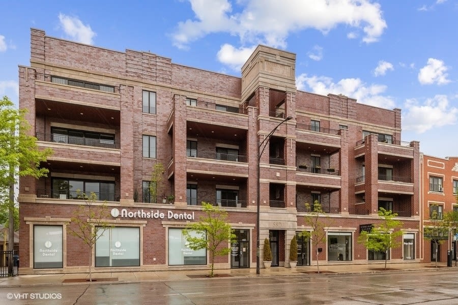 5820 N Clark St., #207