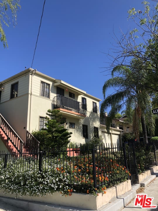 Quadruplex in Prime Highland Park Sold Off-Market