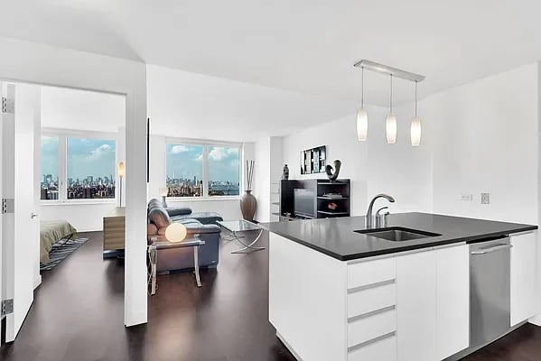306 Gold Street Unit: 35-G