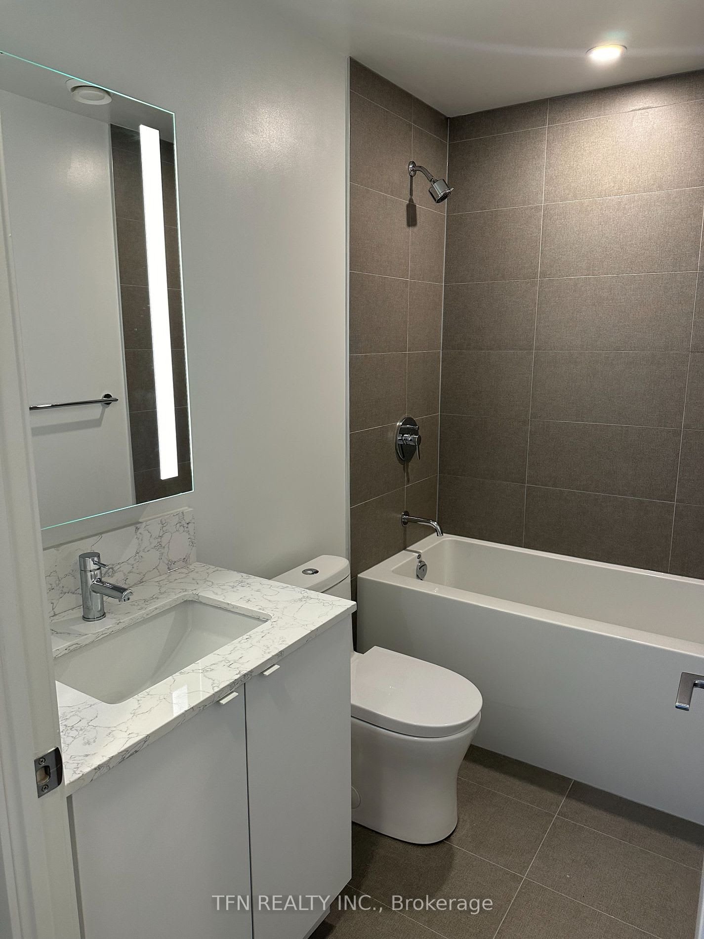 270 Dufferin St Unit: 211