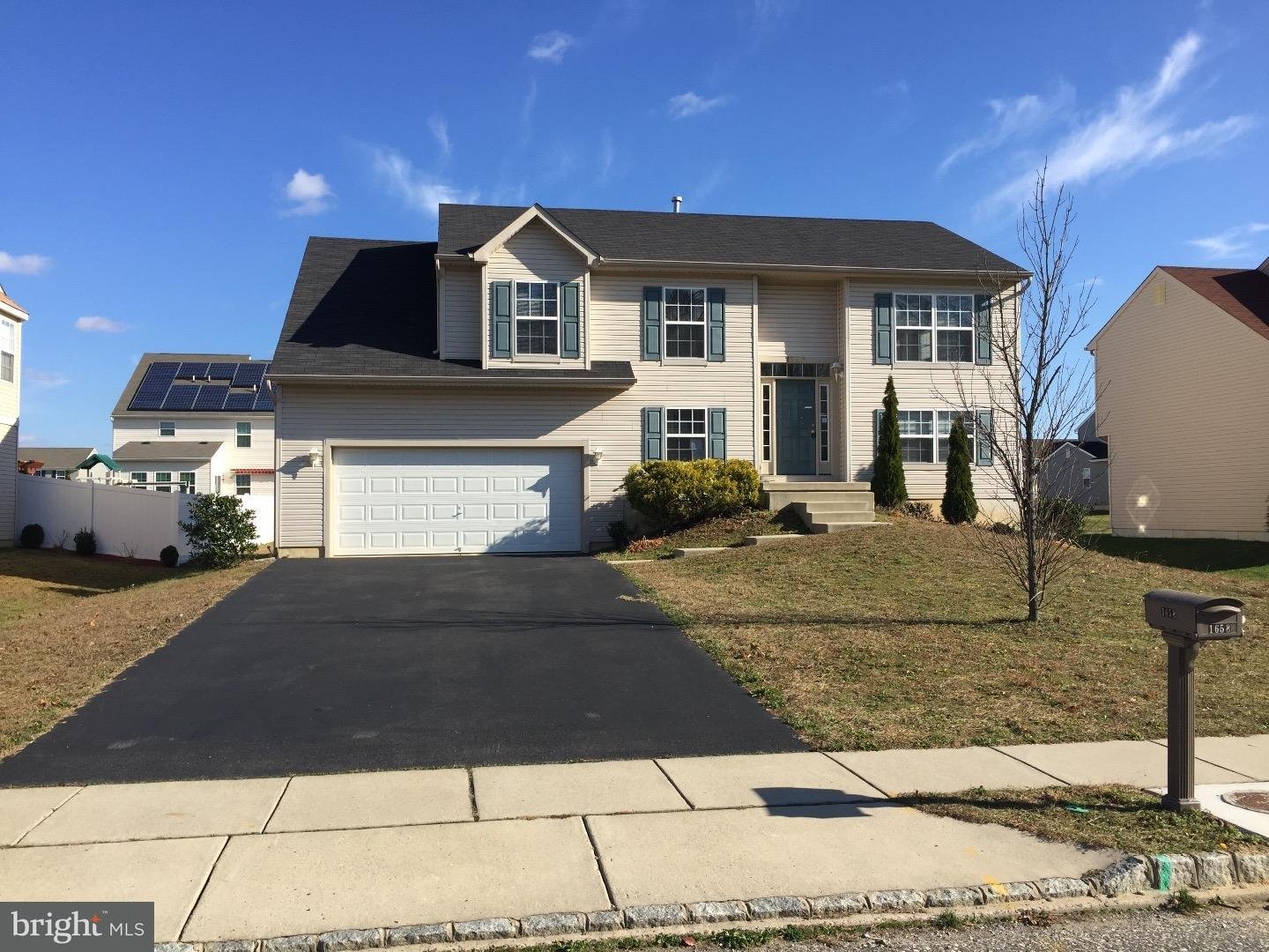 1658 Carriage Dr
