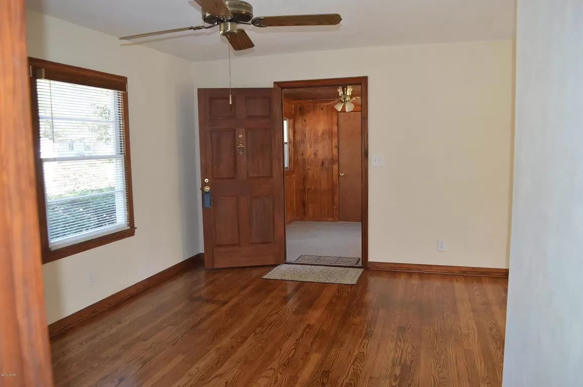 1017 W 12TH Court