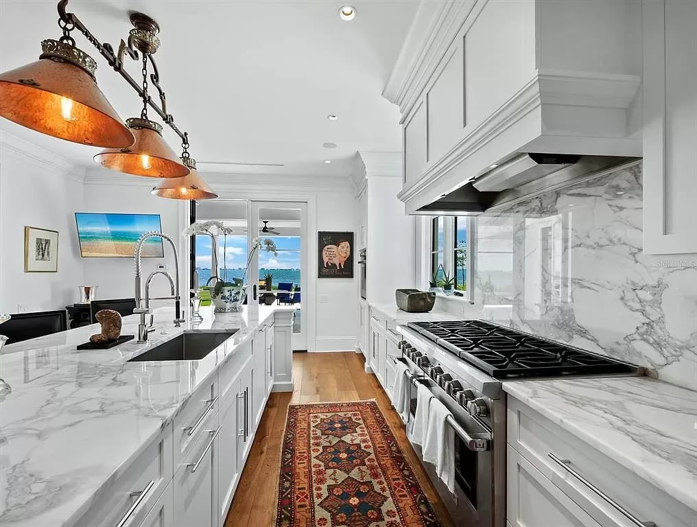 4223 Bay Shore Rd