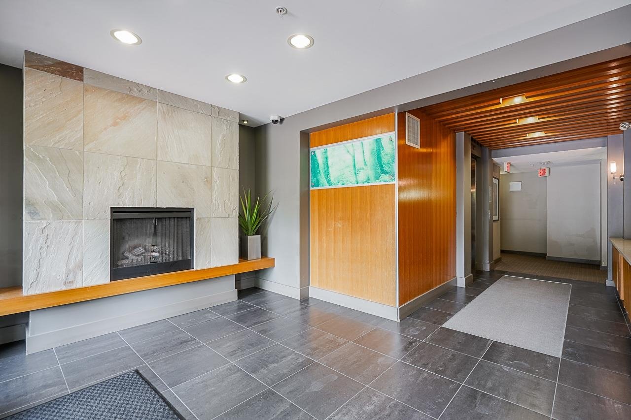 316-9319 University Cres