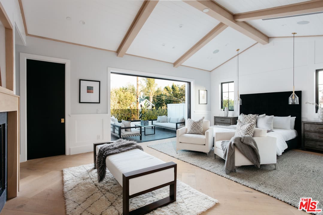 An inviting, newly built compound in Los Feliz