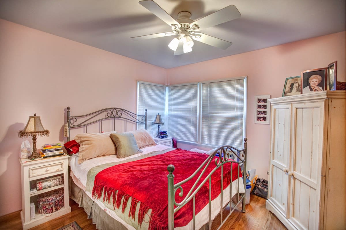 5738 Irvine Ave Valley Village, CA