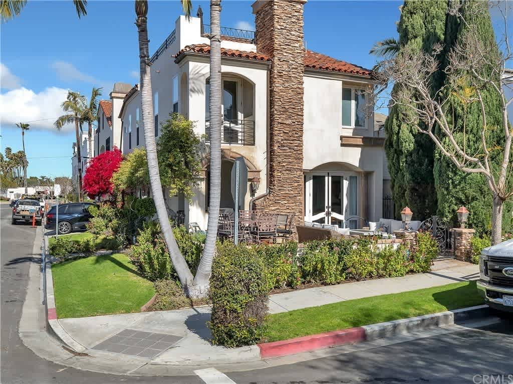 701 Acacia Ave