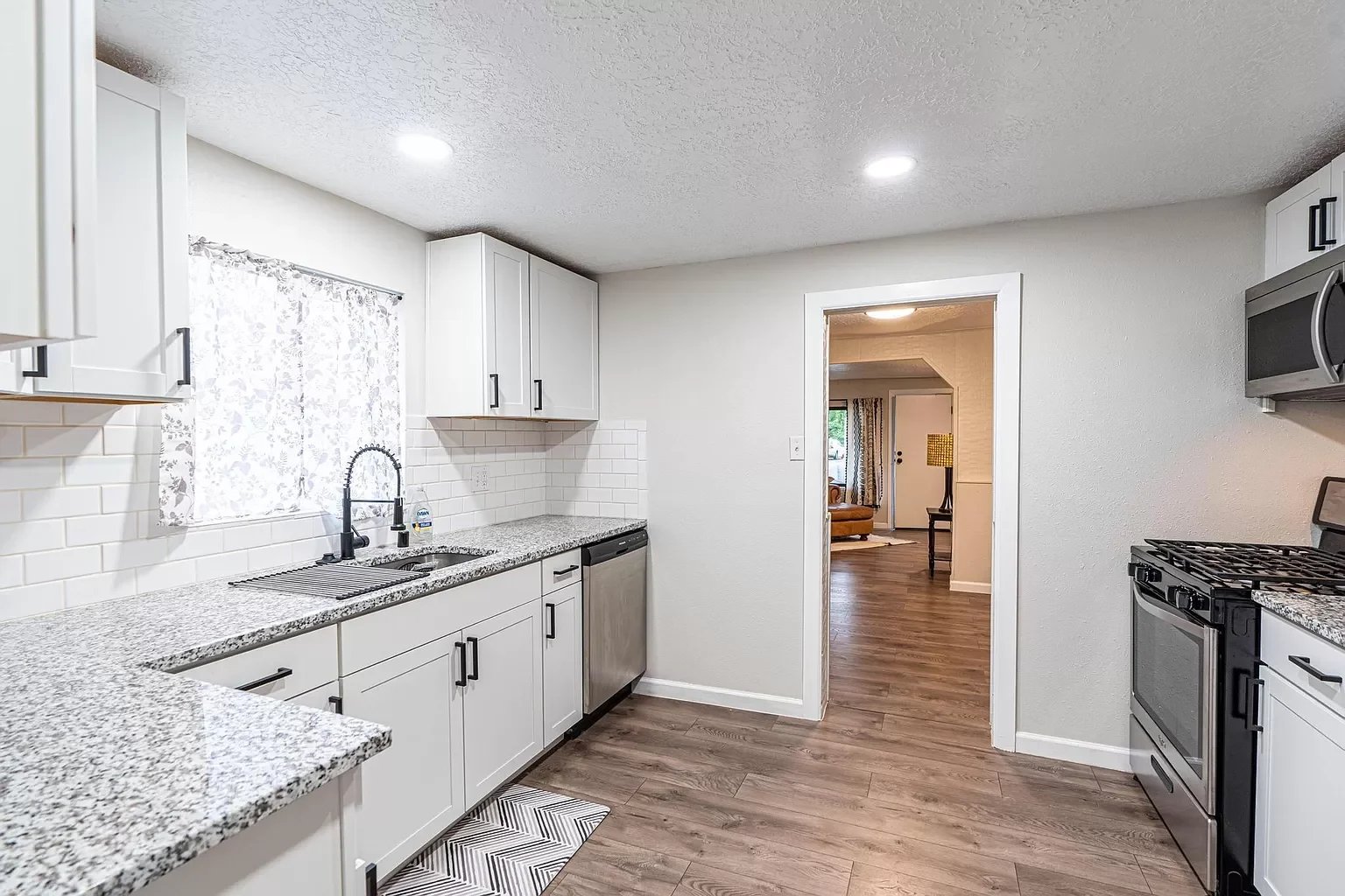 1019 Cerro Vista Rd SW