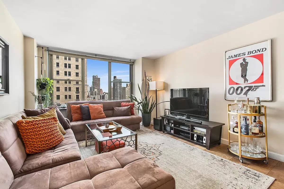 301 East 79th Street Unit: 18C