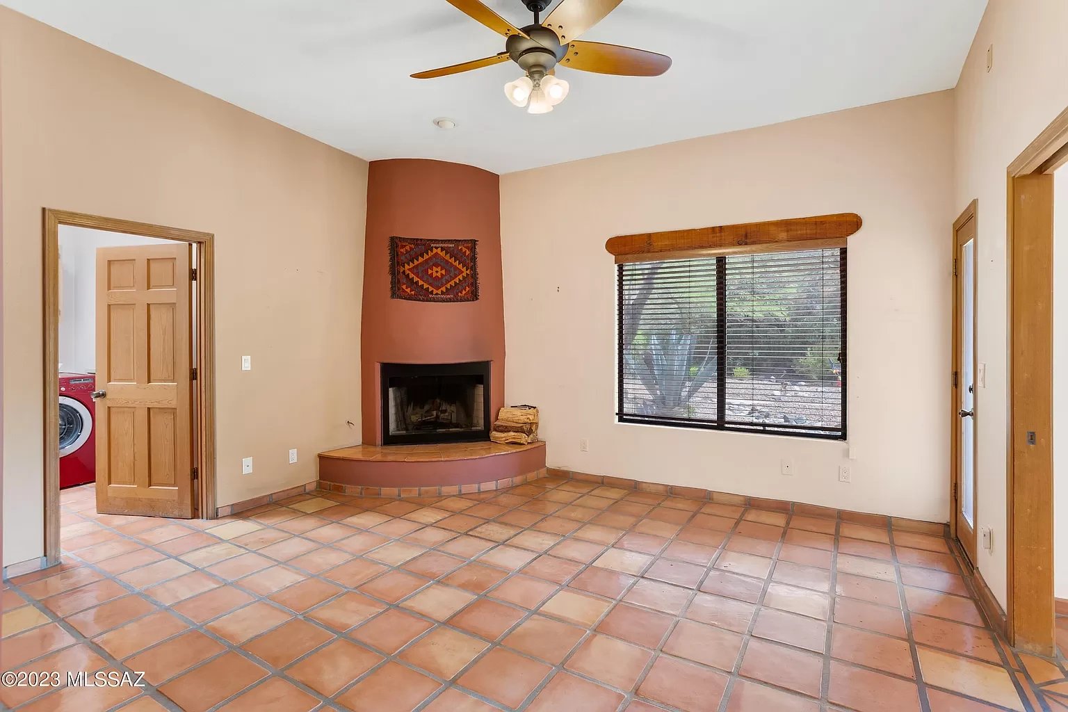 11114 N Poinsettia Dr