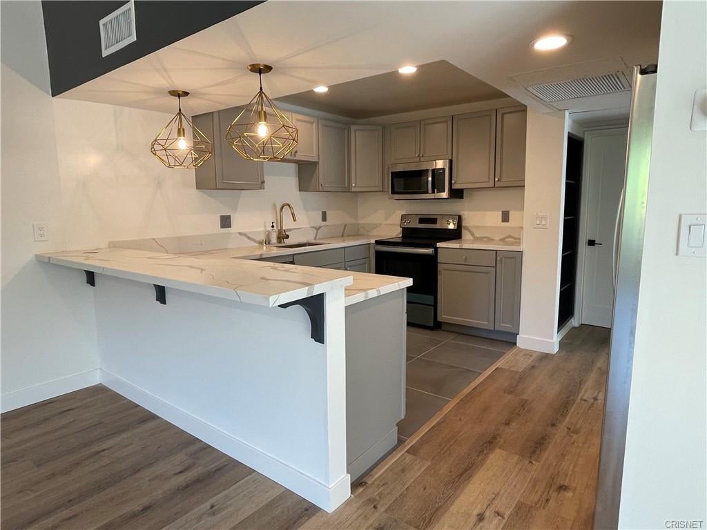 23401 Park Sorrento 8, Calabasas, CA