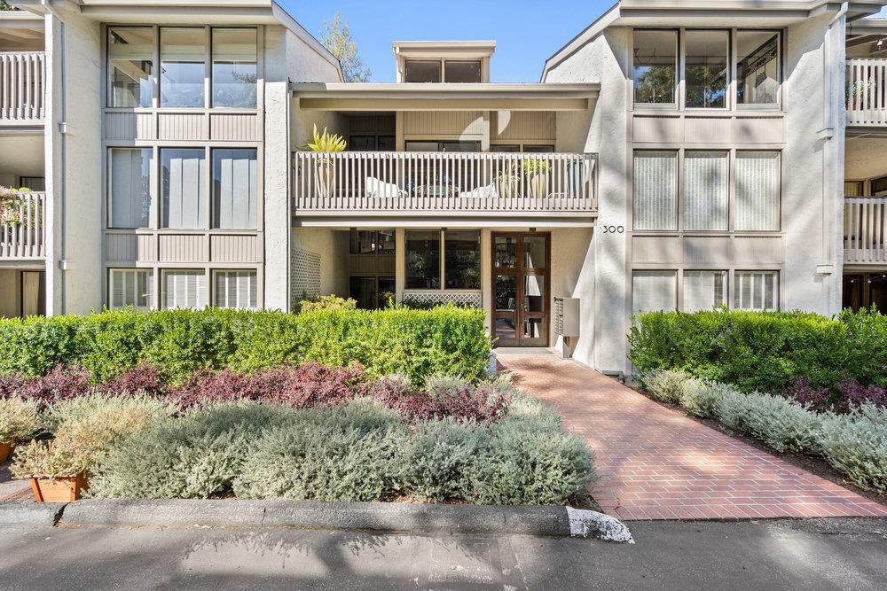 300 Sand Hill Circle #203 • Menlo Park • 94025	