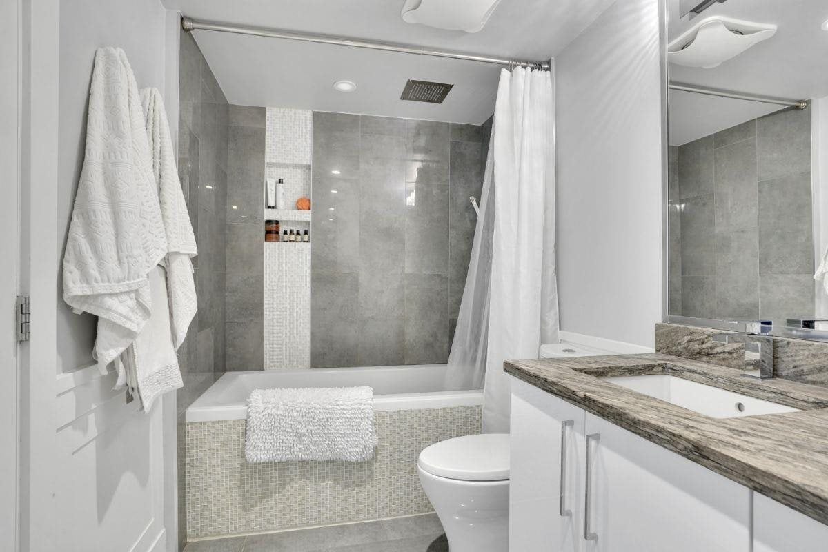 303-1702 Chesterfield Avenue, North Vancouver