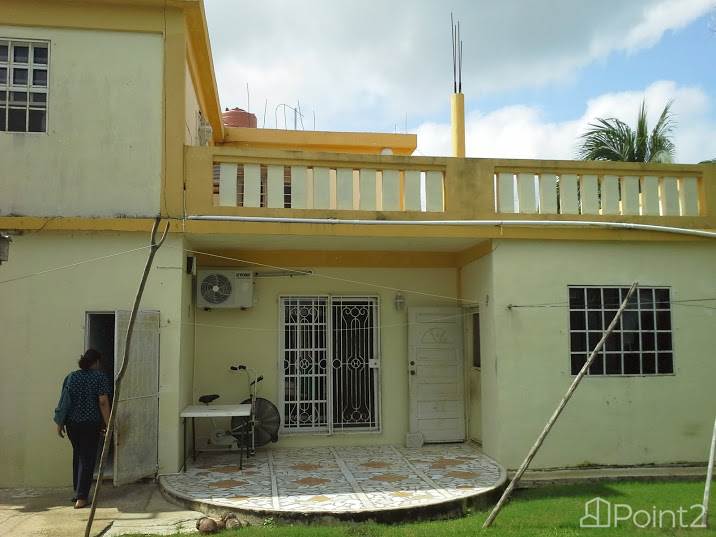 Corozal Gem - 2300 sq ft, 2 story, 4 bed, 4 bath single-family home 