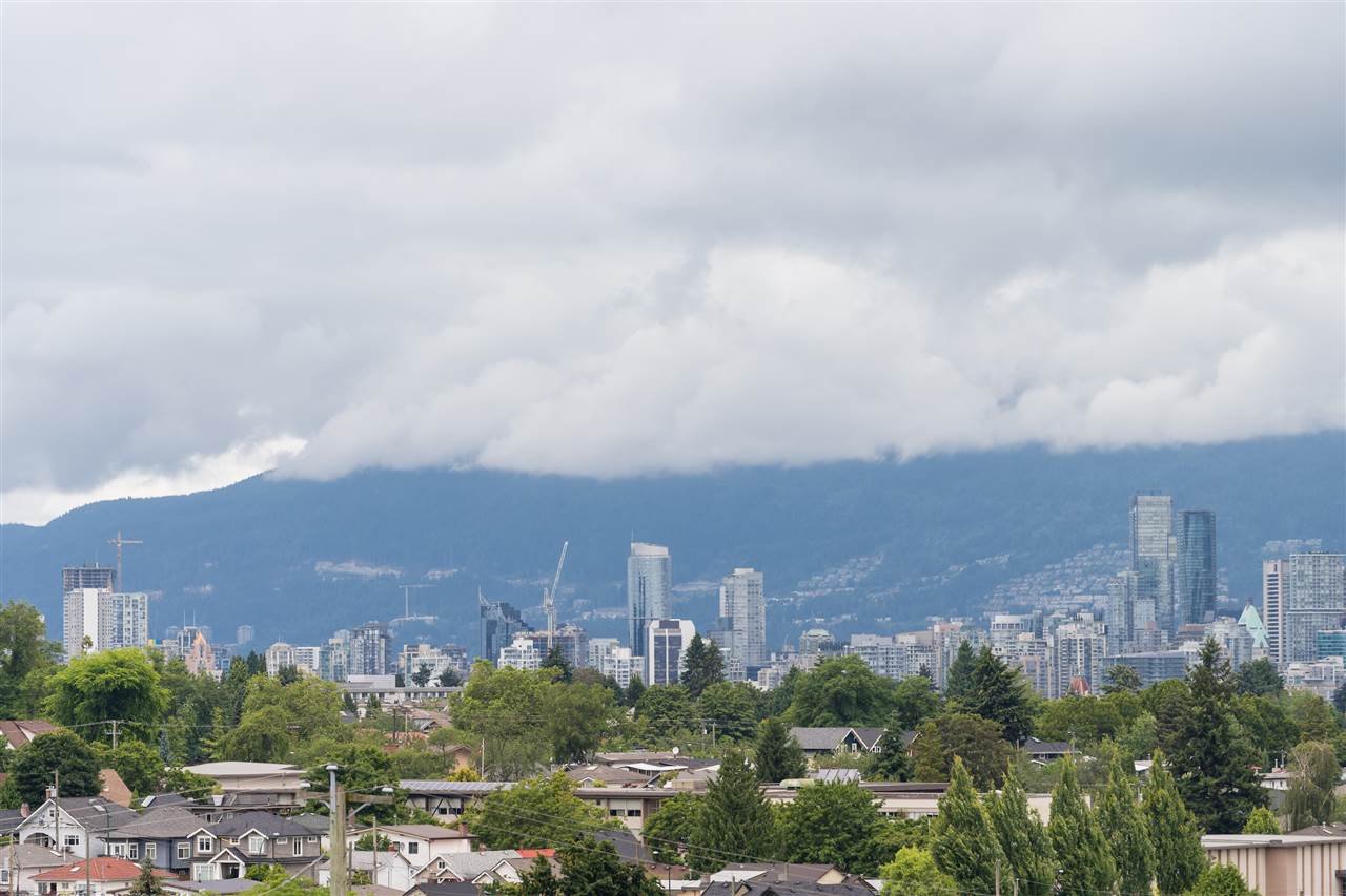 403-4550 Fraser St