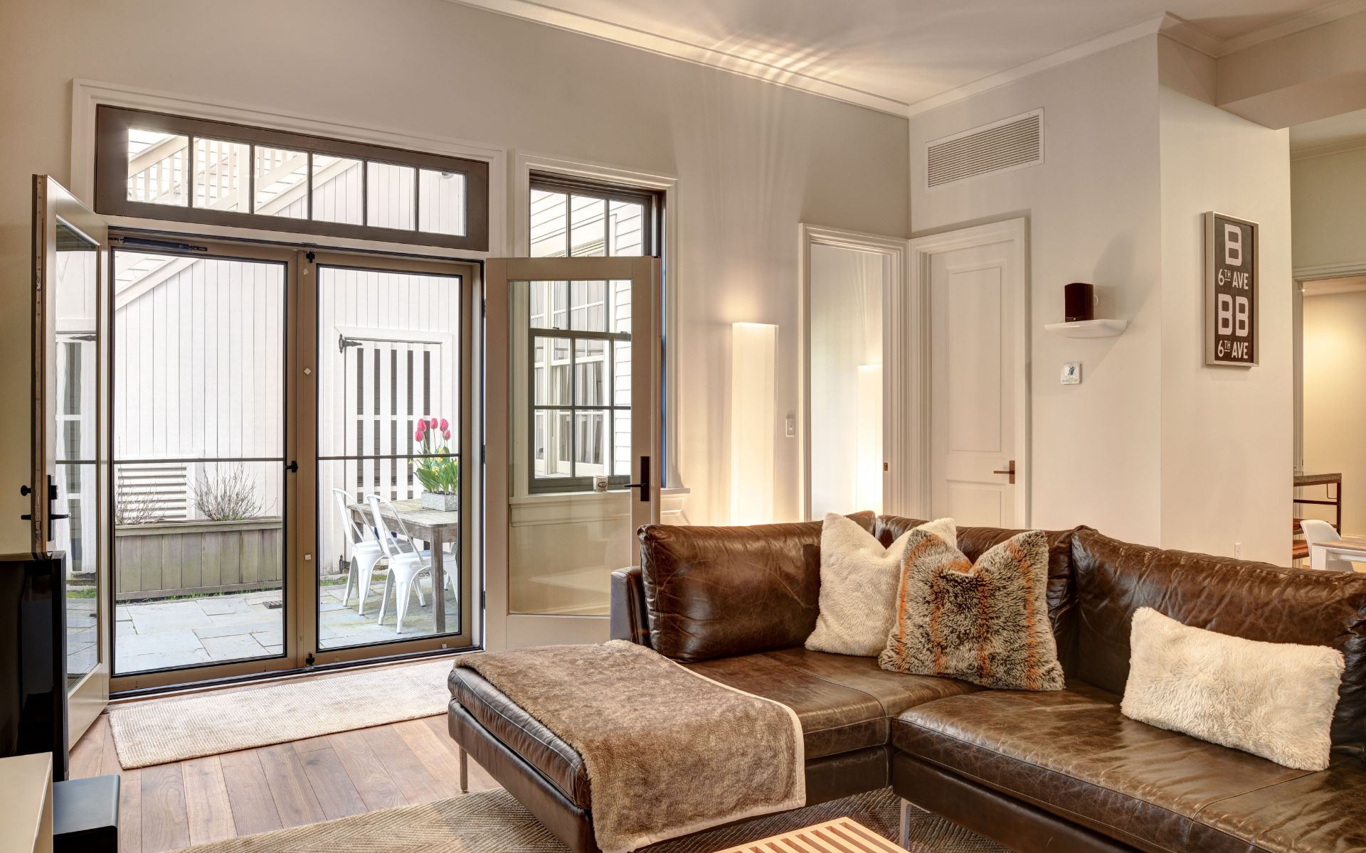 Watchcase Spacious Luxury Bungalow