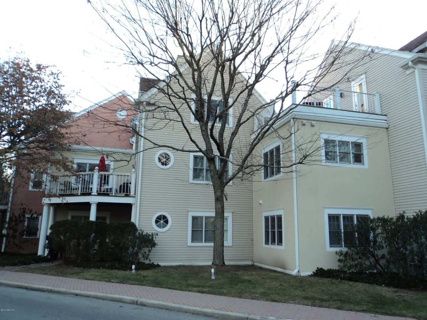 51 Forest Ave 5