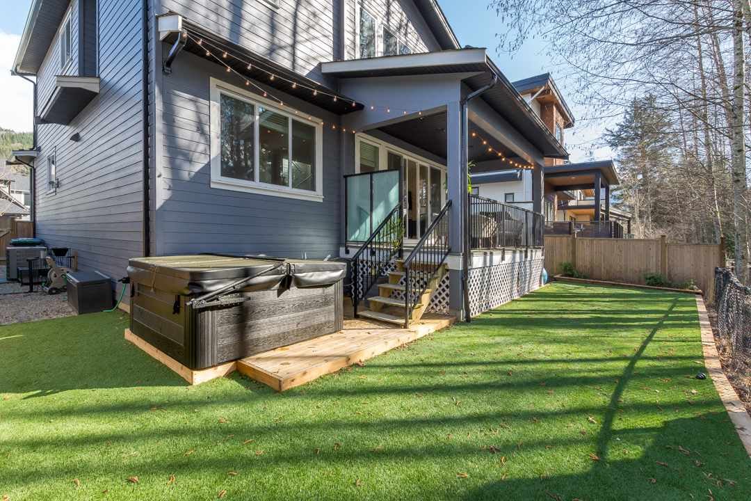 39217 Falcon Cres