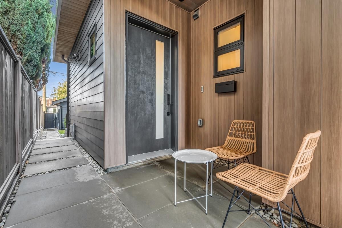 2-351 E 38th Ave