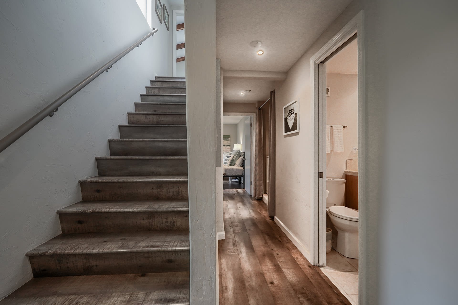 Grey Goose - Charming Downtown Carmel Cottage