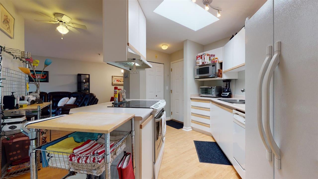 E304-40180 Willow Cres