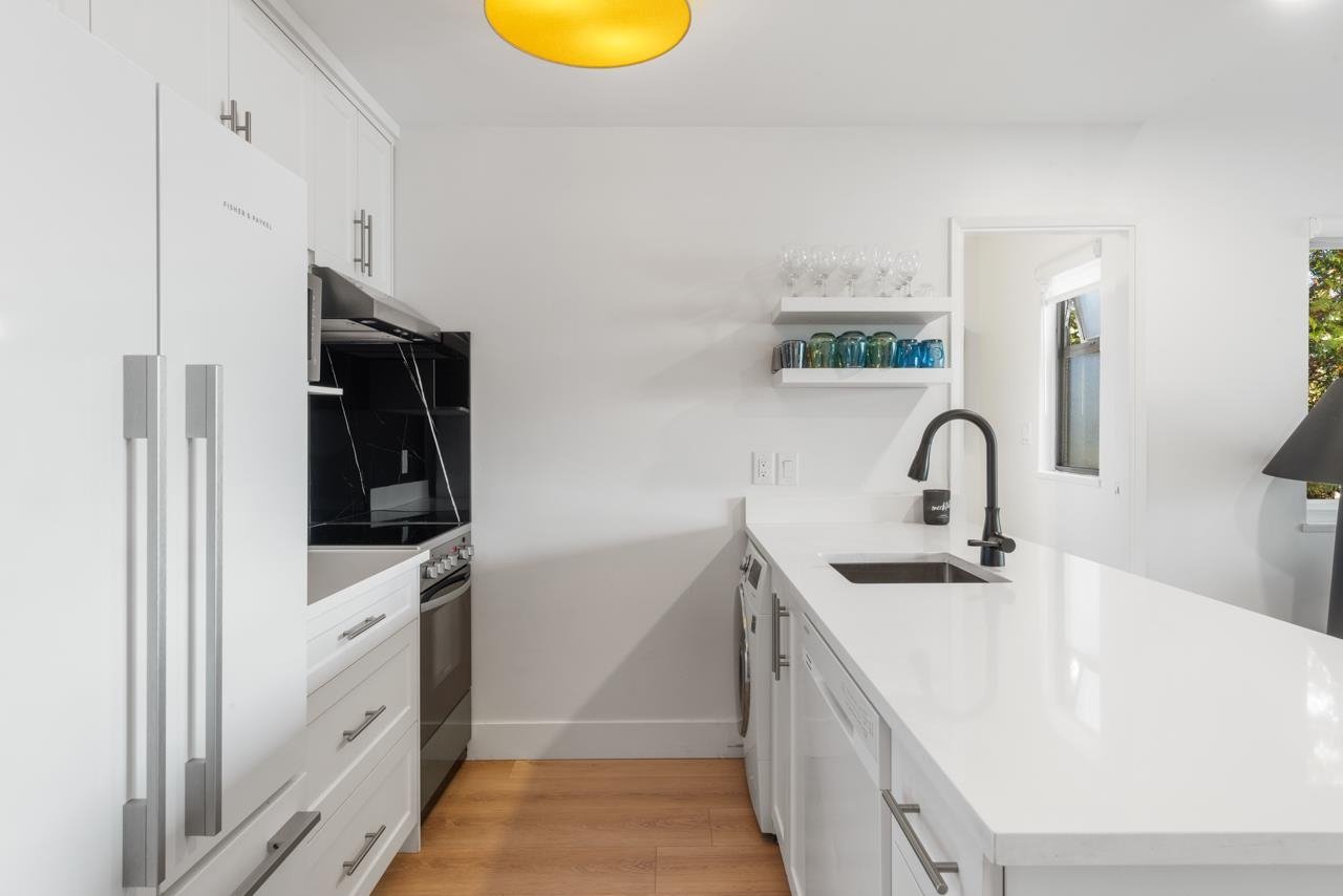 302-2458 York Ave