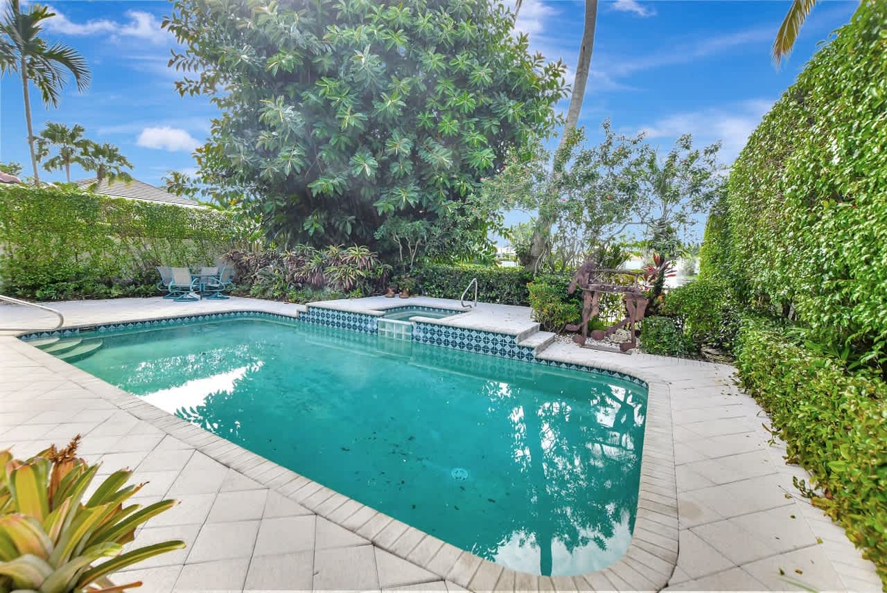 3564 NW Clubside Cir