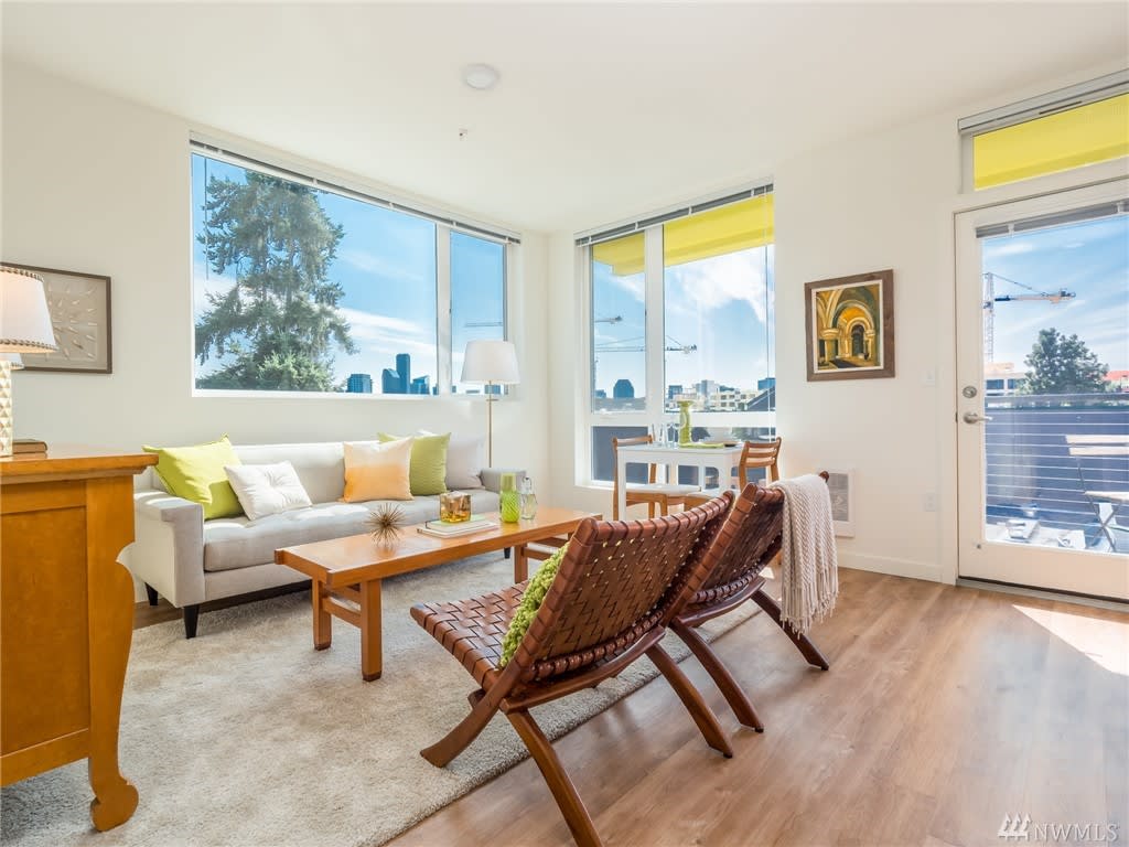 121 12th Ave E , #402  