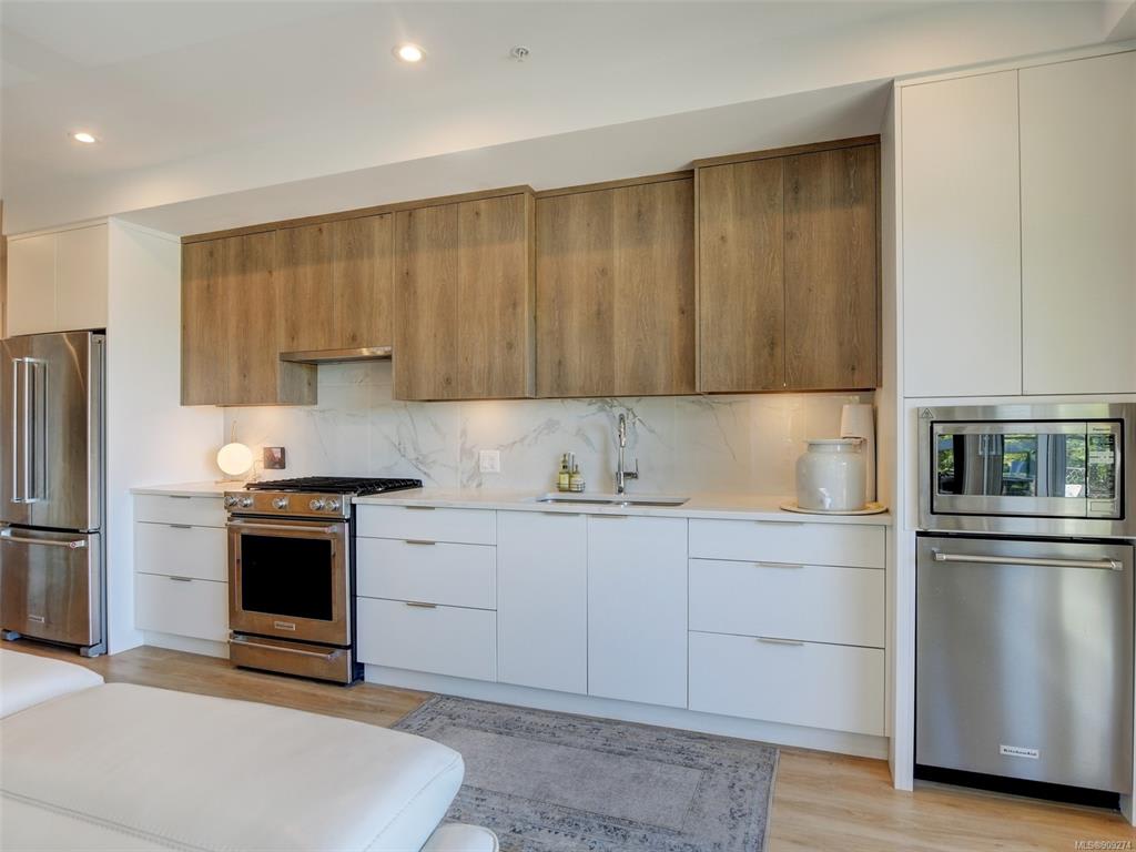 306 - 835 Dunsmuir Rd