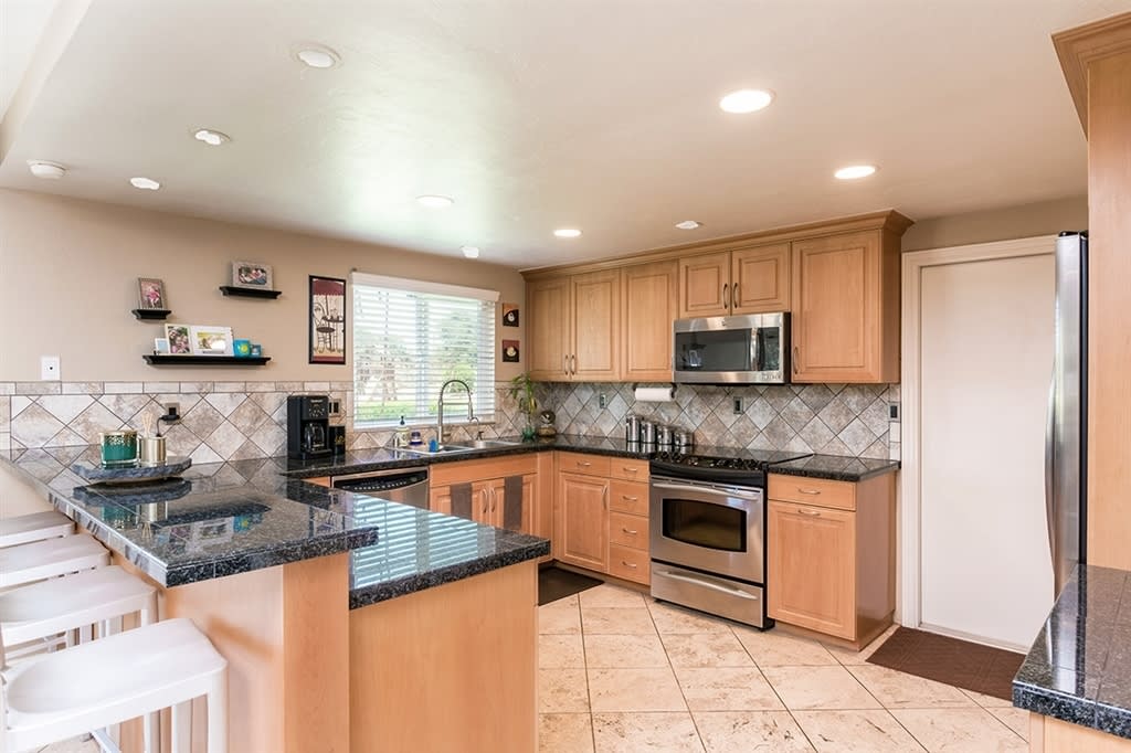 2833 Victoria Pl