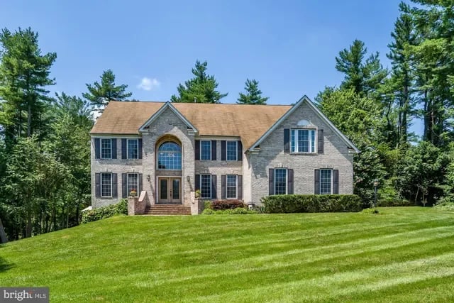 2 PINE HILL COURT
