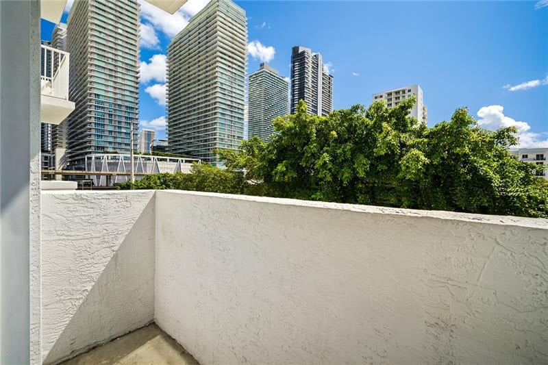 115 SW 11th St Unit #502