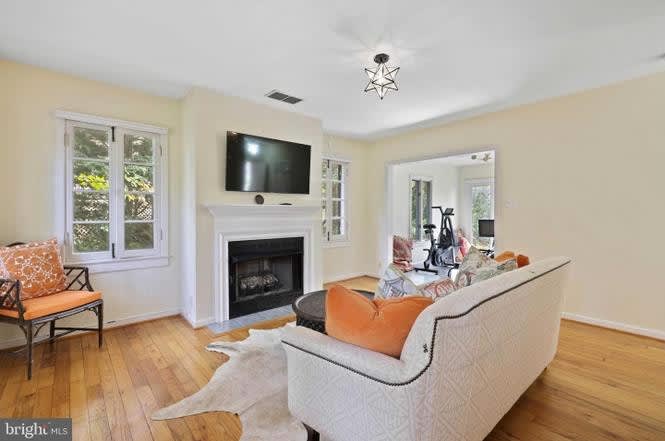 26 Windward Dr