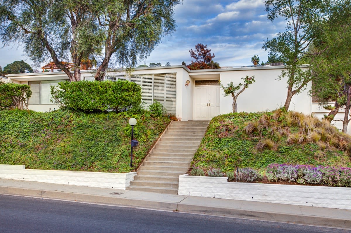 3106 Dona Emilia Dr Studio City, CA