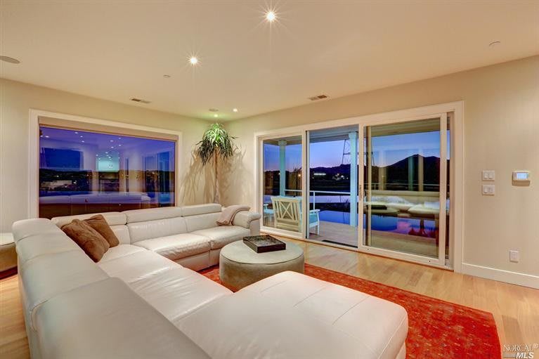 90 Sea Wy