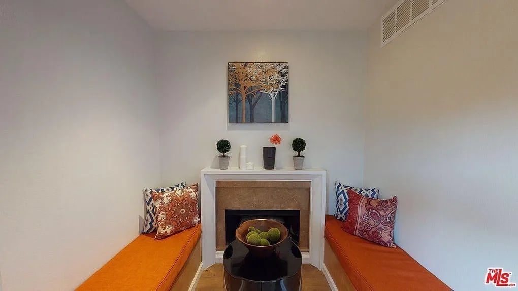 740 N Kings Rd APT 103