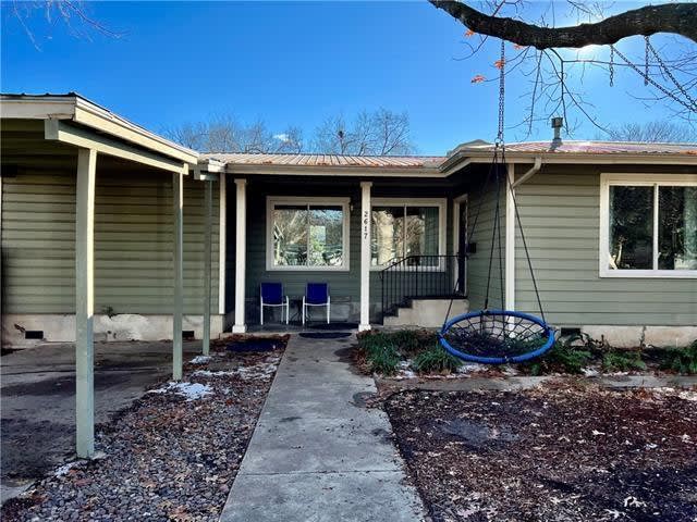 2617 W 49th 1 2 St