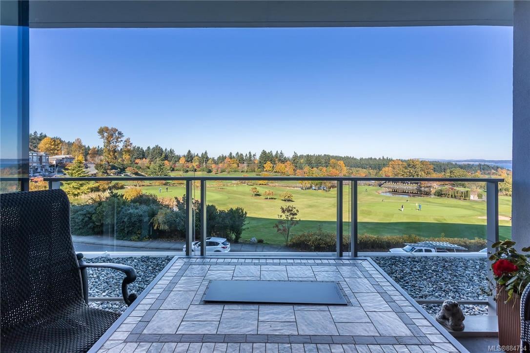 303-5332 Sayward Hill Cres