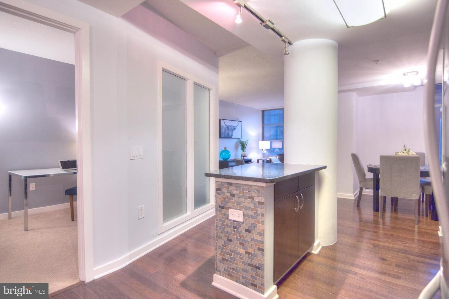 475 K St NW, # 819