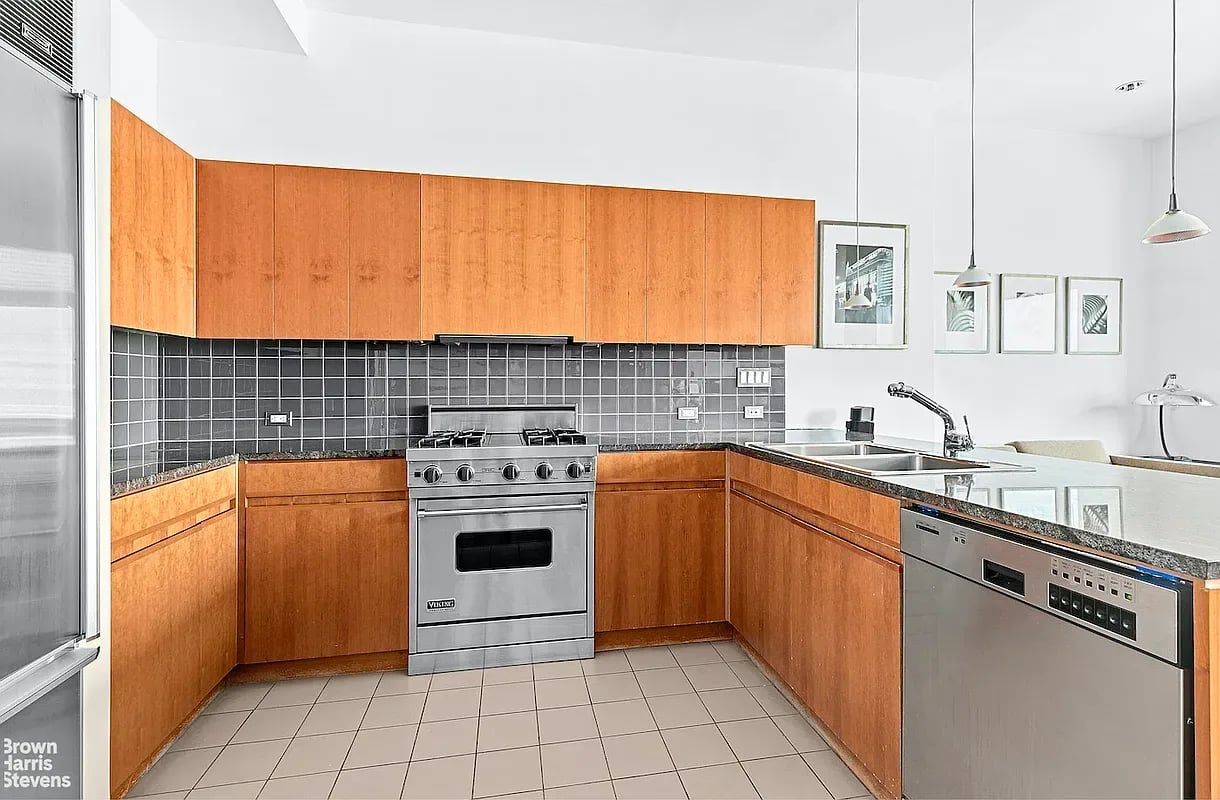 14 East 4th St Unit: 1127