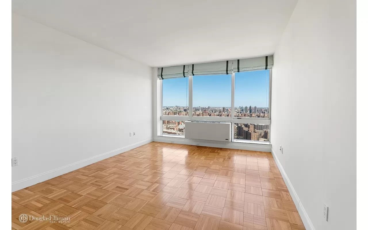 215 East 96th Street Unit: 33B