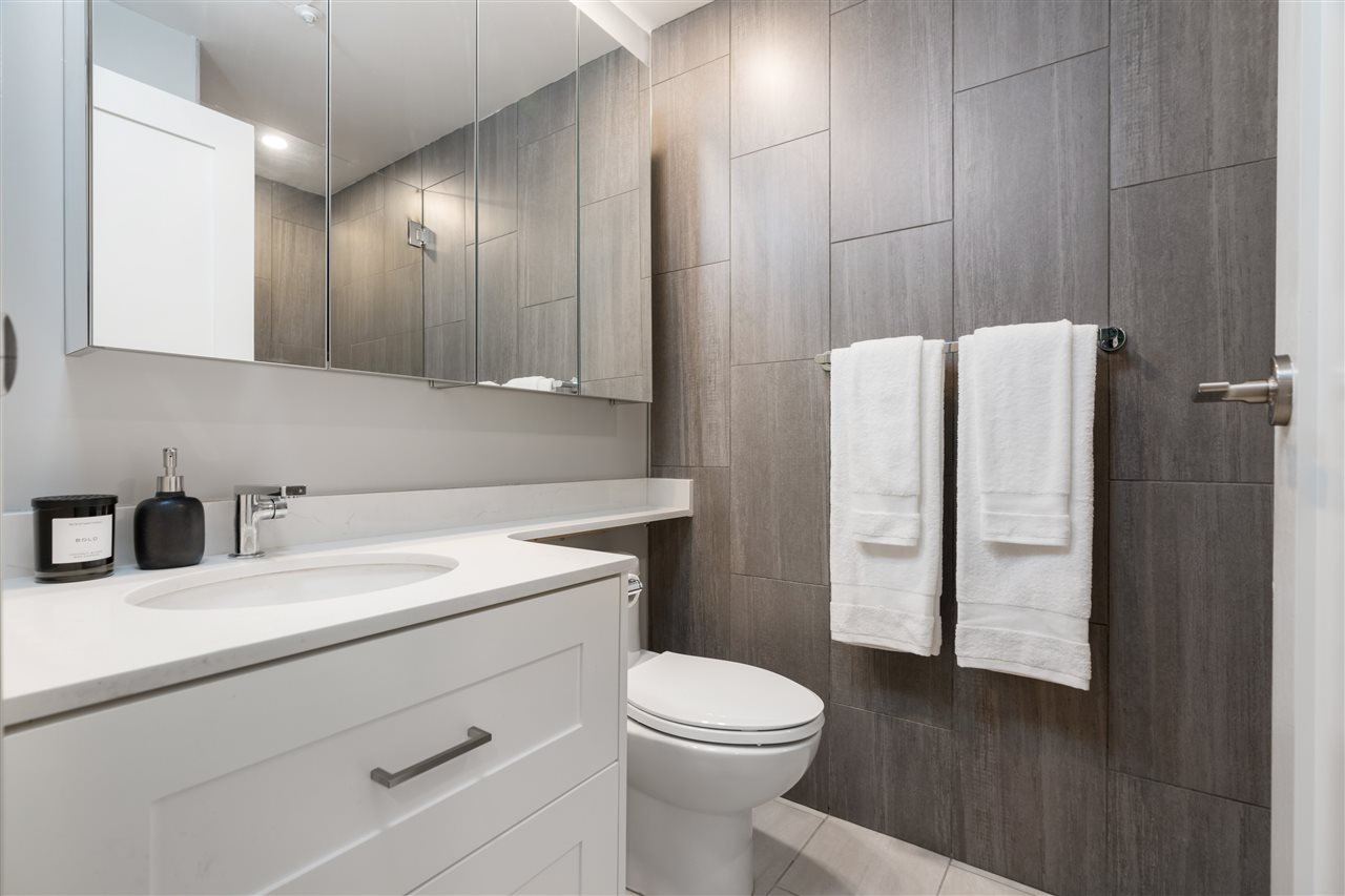 G03-1823 W 7th Ave