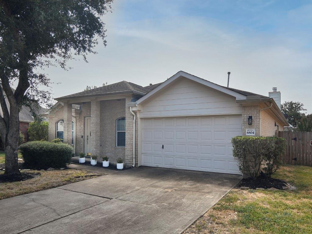 6804 Adella Ct