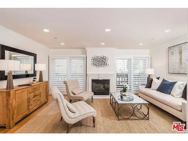 123 S Clark Dr #102