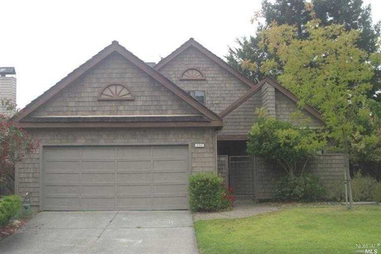 1890 Oak Cir