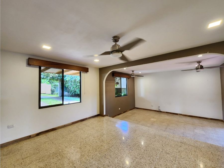 SE Vende Una Hermosa Casa Ubicada en San Isidro General